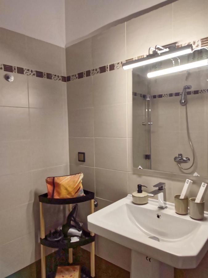 Palaiá Fókaia Seaview-Apartments מראה חיצוני תמונה