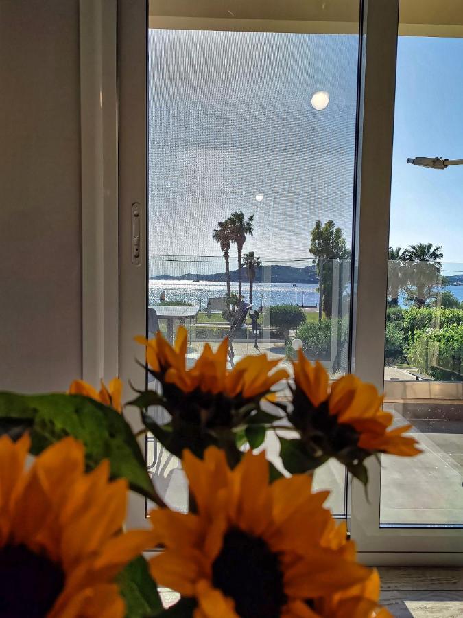Palaiá Fókaia Seaview-Apartments מראה חיצוני תמונה